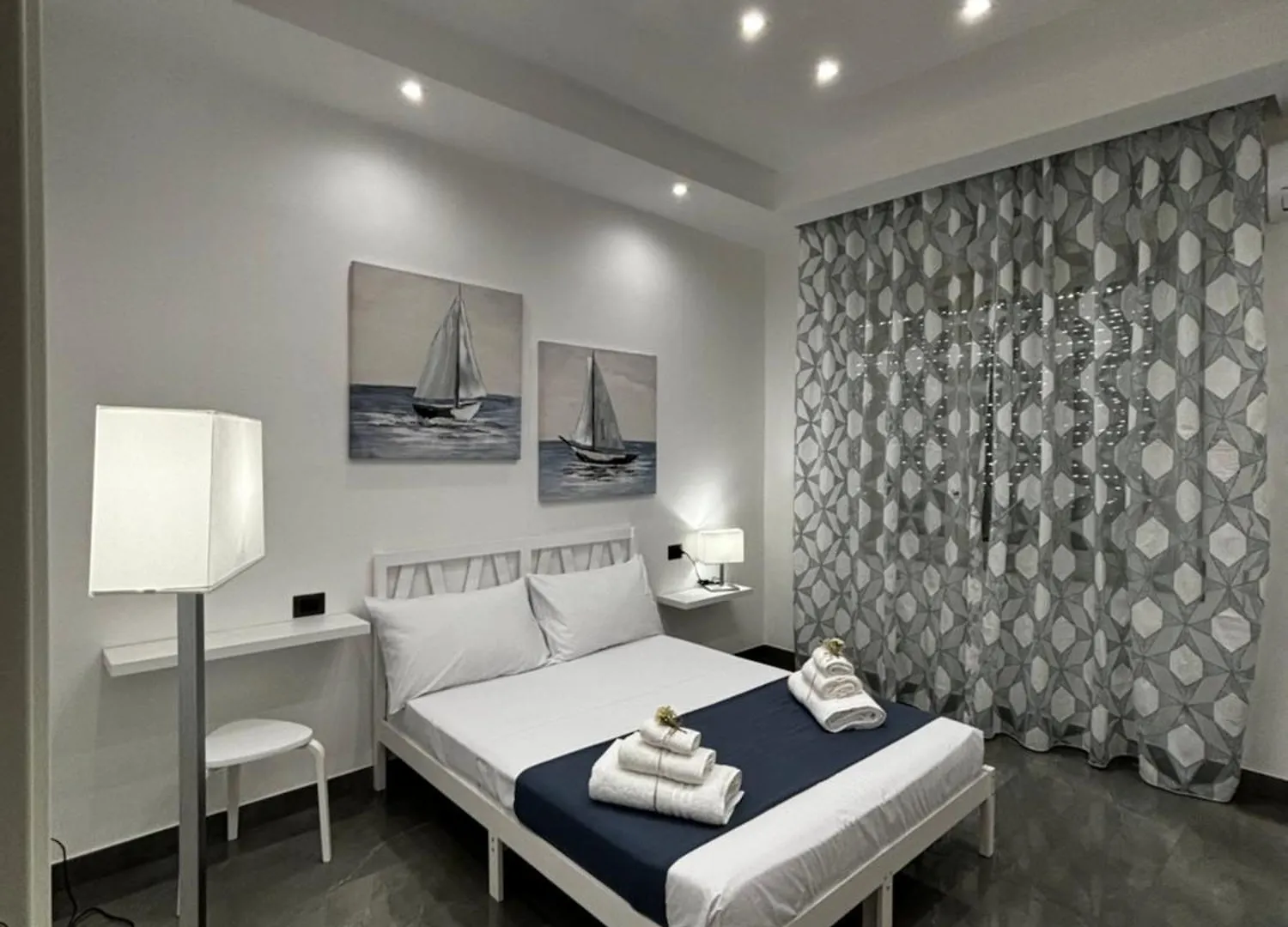 Louis Helen Apartment Naples 0*,  Italy