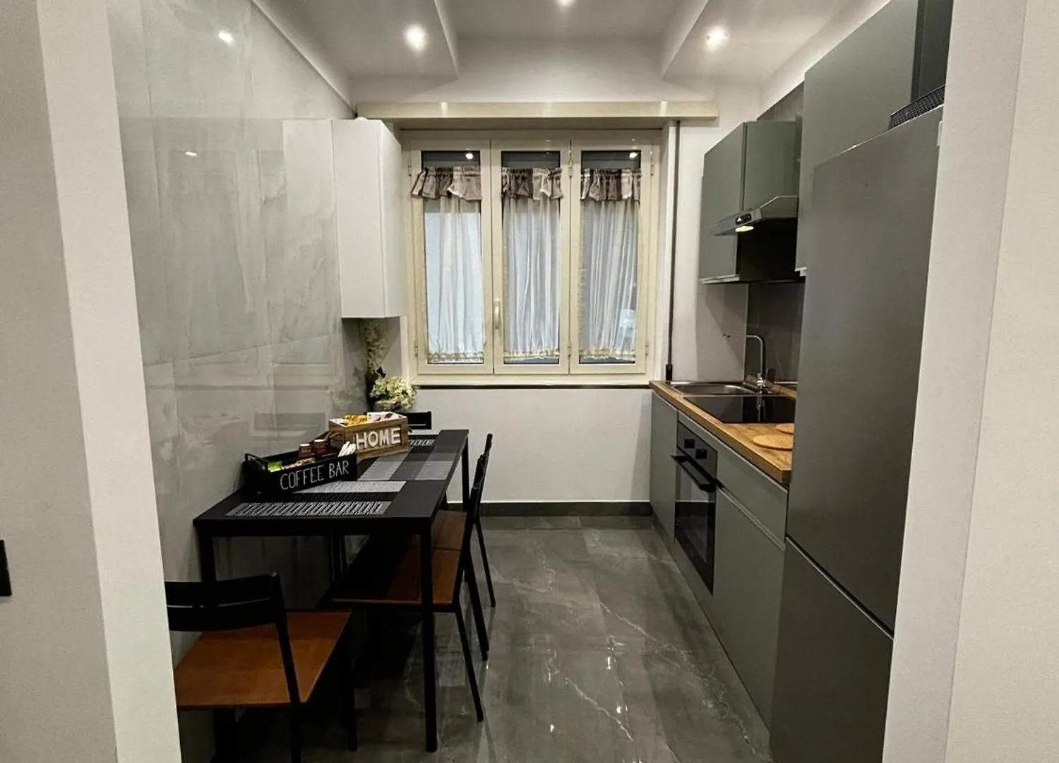 Louis Helen Apartment Naples