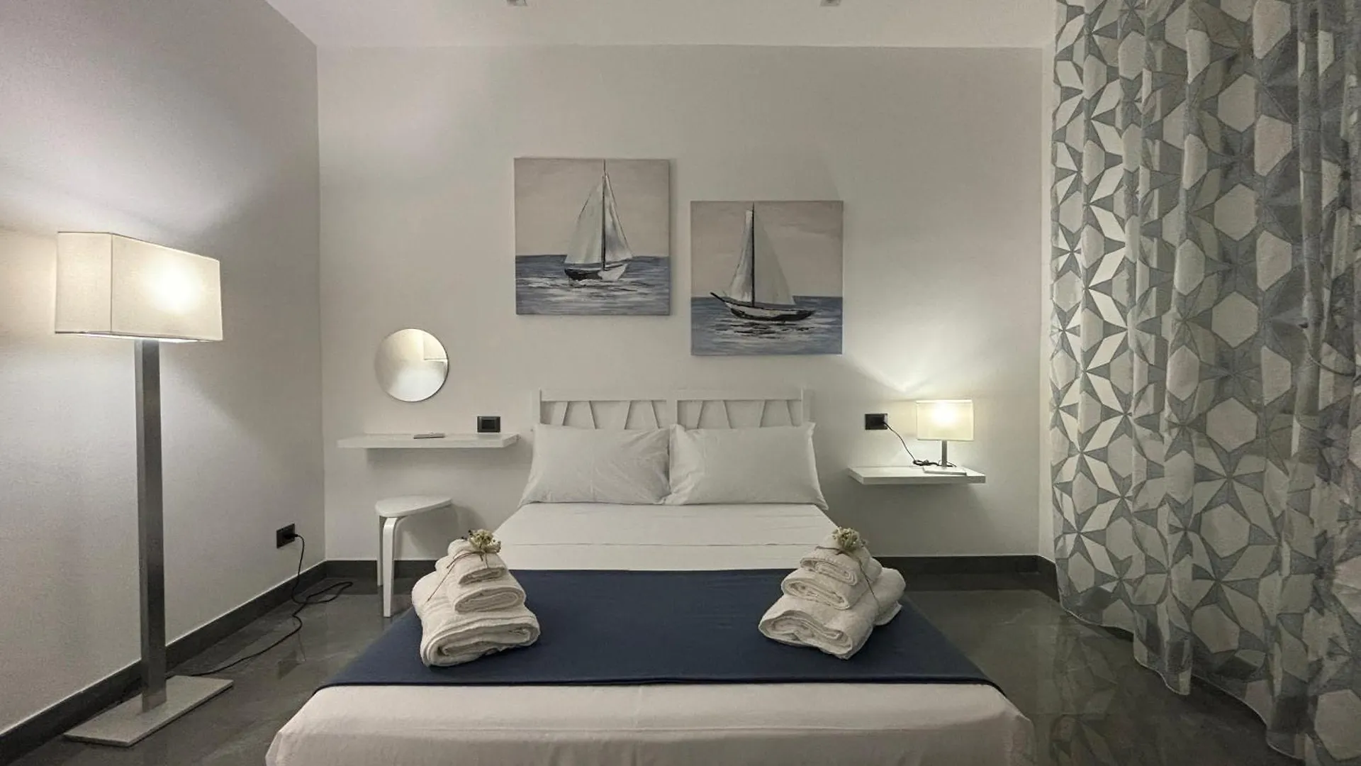 Louis Helen Apartment Naples Italy